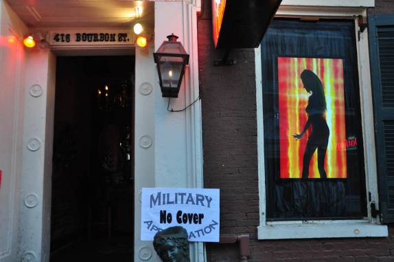 Casa de shows na Bourbon Street, em New Orleans, na Louisiana, nos Estados Unidos